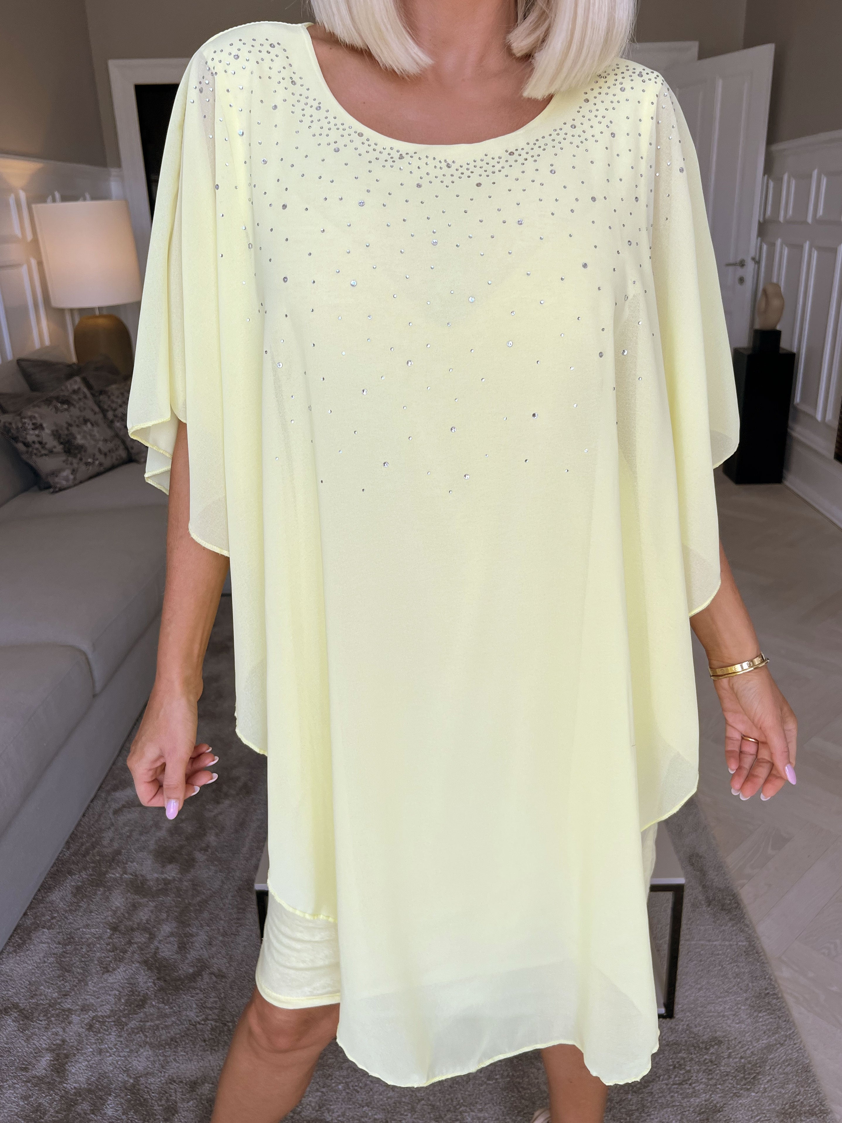 Kenya Crystal - Tunikaklänning med chiffonglager och mockborttagning